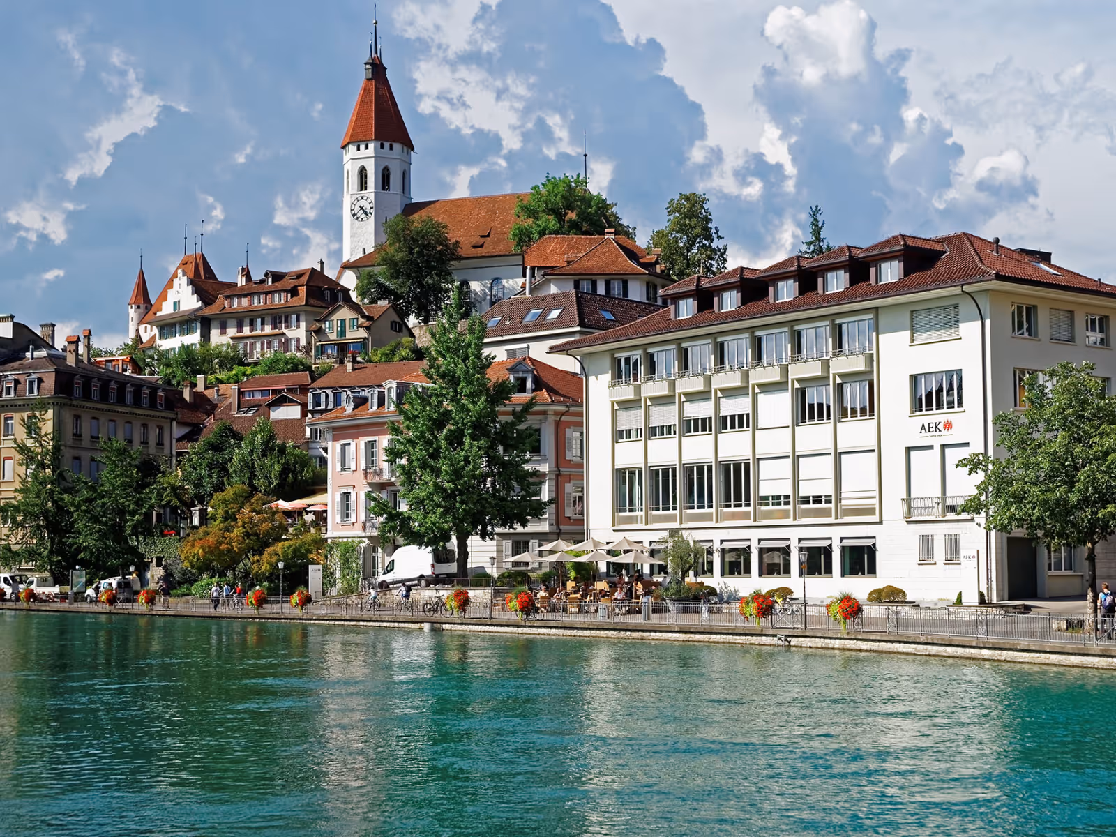 Town of Thun with castle and lake