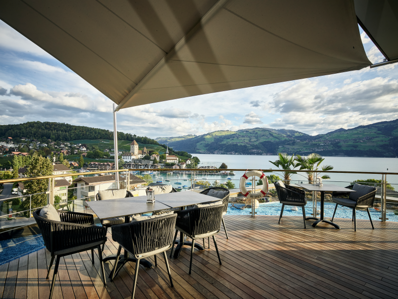 Vue depuis la terrasse du Captain's Bar sur la baie de Spiez