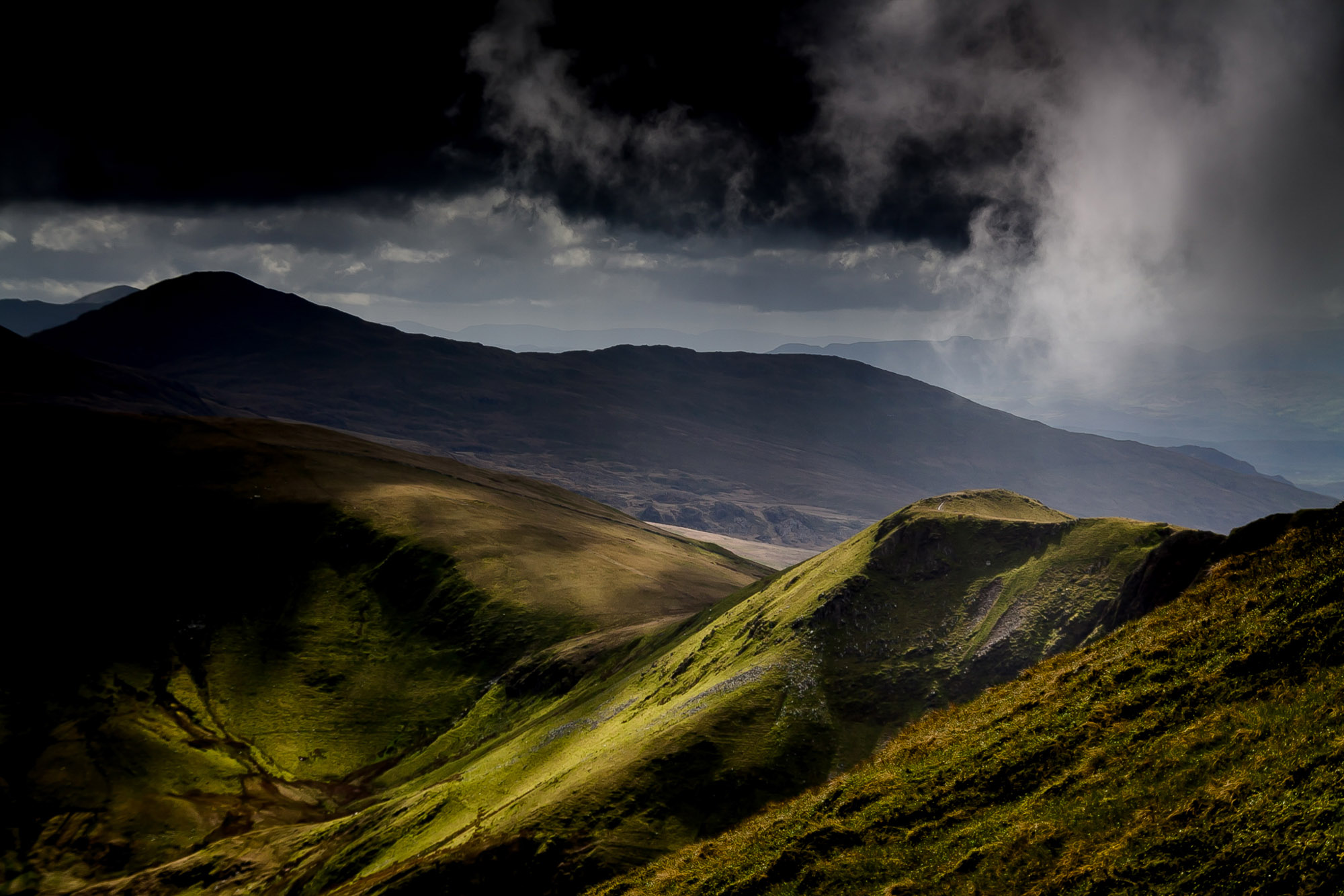 Foel Gron in Snowdonia, basked in afternoon sunlight