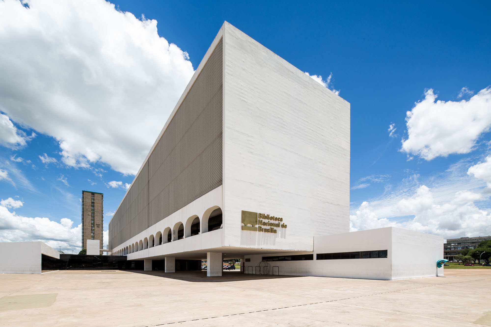 Building of the National Library of Brazil with perspective corrected