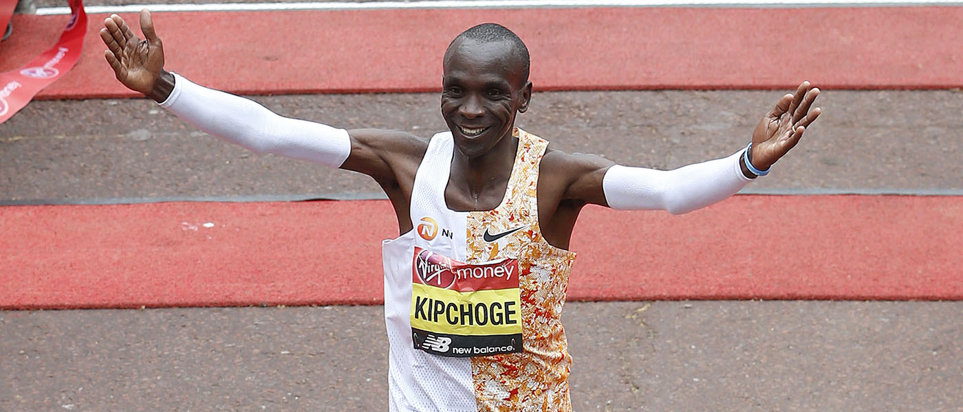 Eliud Kipchoge raises his arms after winning the London Marathon in 2019