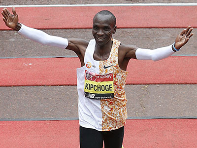 Eliud Kipchoge raises his arms after winning the London Marathon in 2019
