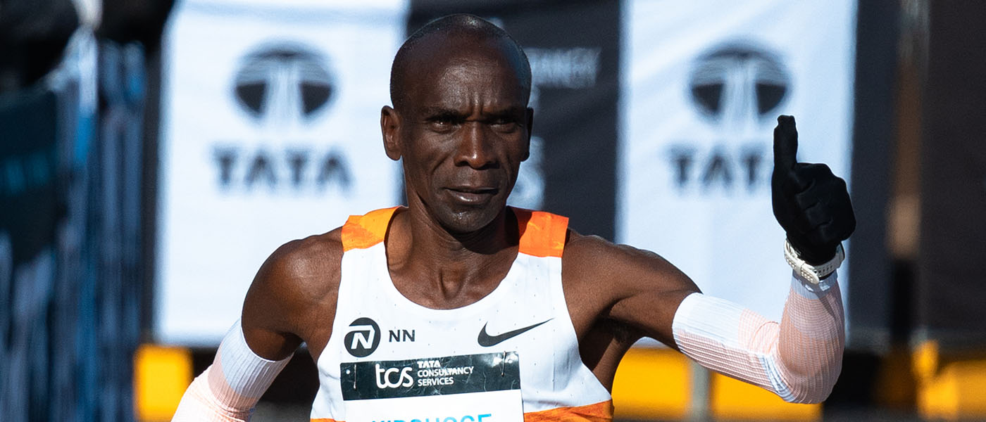 Eliud Kipchoge salutes the crowd as he finishes the TCS Sydney Marathon presented by ASICS