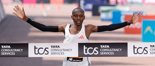 Sebastian Sawe celebrates winning the TCS London Marathon in April 