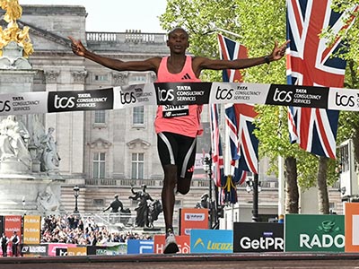 Kelvin Kiptum celebrates his record-breaking run in Chicago