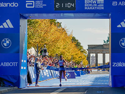 Tigst Assefa crosses the line in Berlin