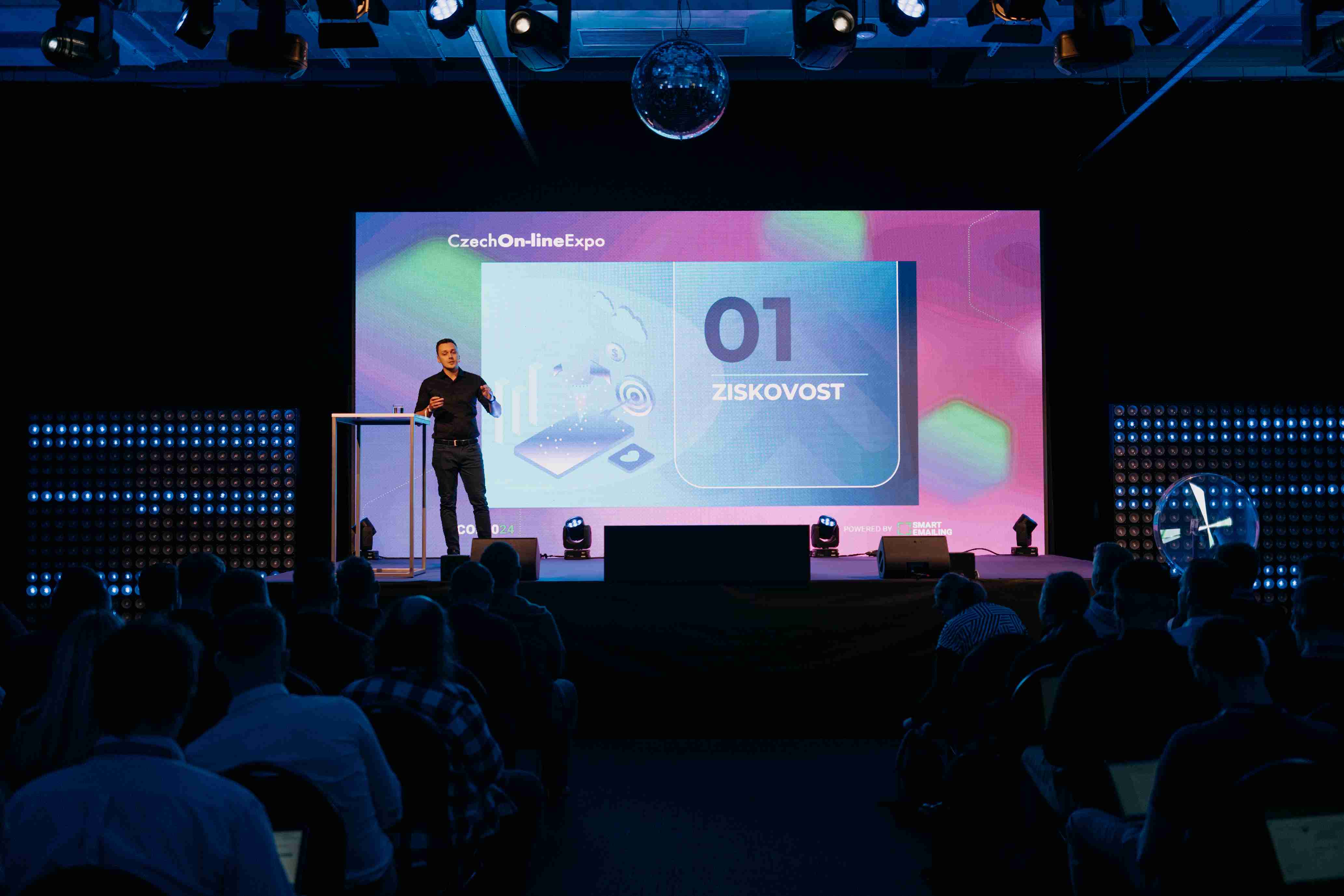Michal Lysek přednáší o ziskovosti na konferenci Czech Online Expo