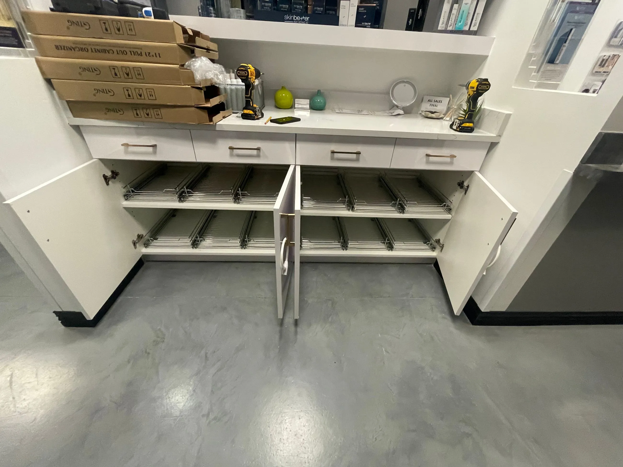 image of assembly process (for a manufacturing plant)