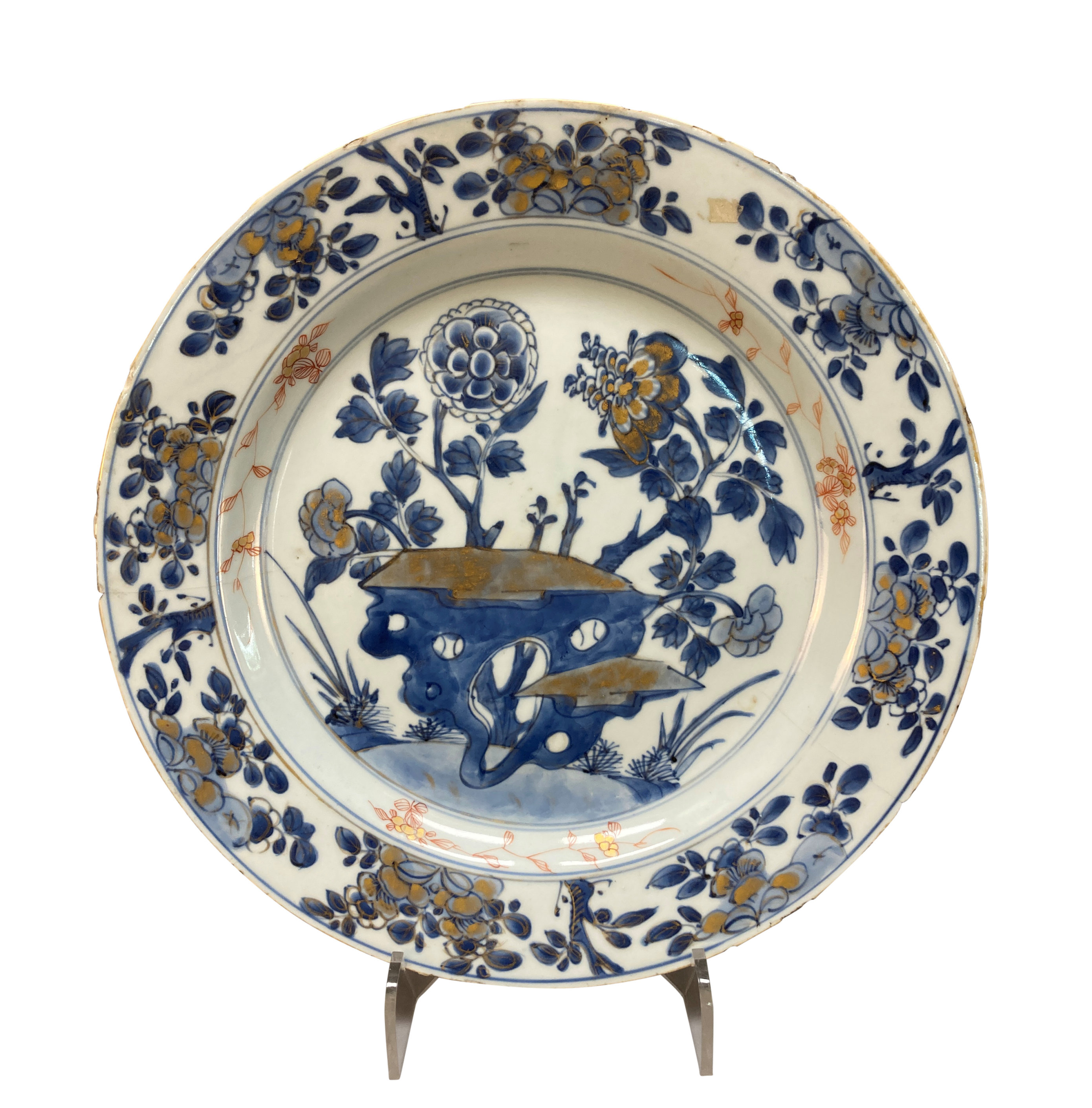 AN XVII CENTURY CHINESE KANGXI PORCELAIN PLATE