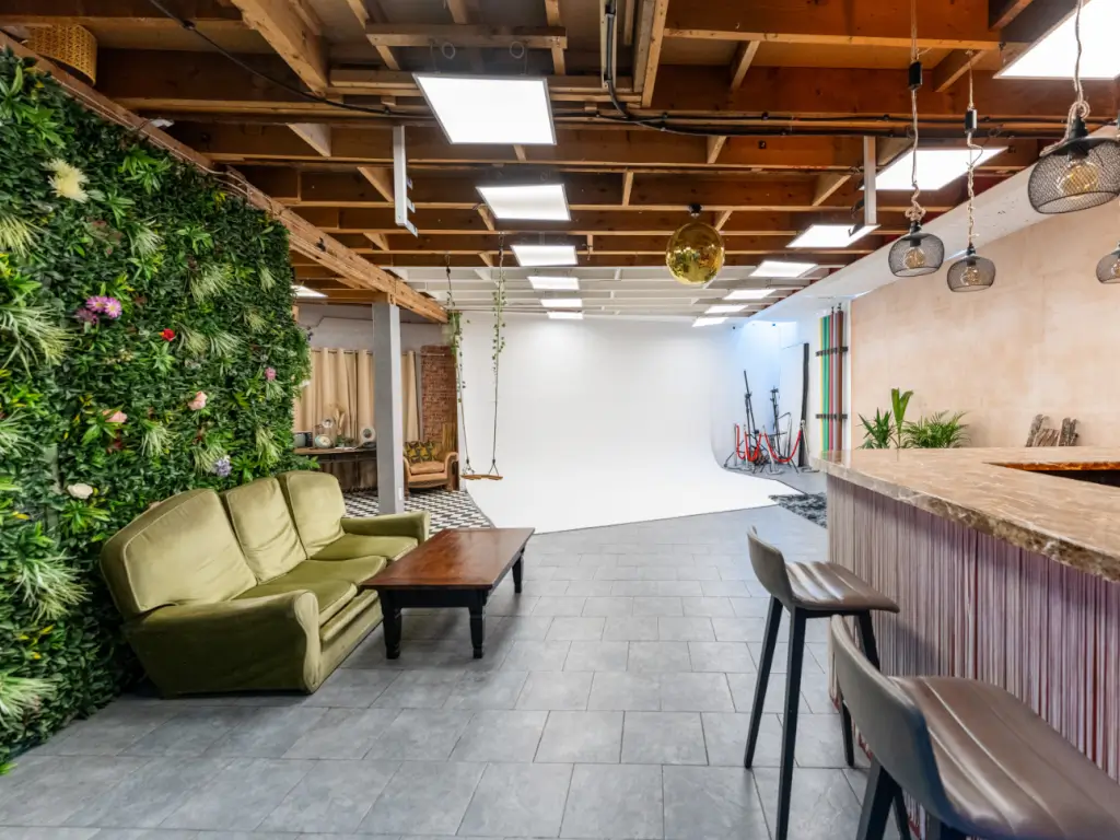 6 Degrees Studios Main space