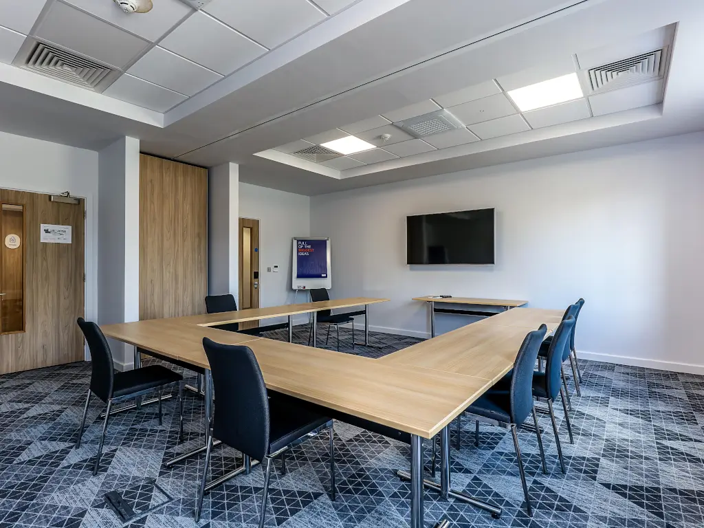 Holiday Inn Express Bicester Aston Combined