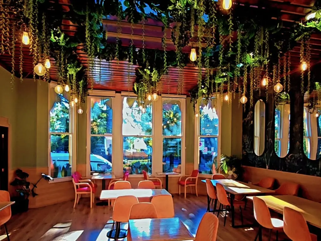 Lampton Parkside Cafe Cafe