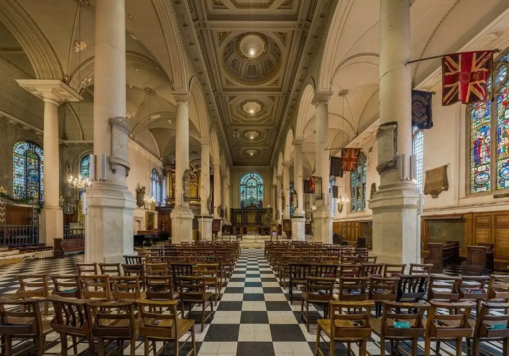 Holy Sepulchre, The National Musicians' Church Main Nave (with side chapels)