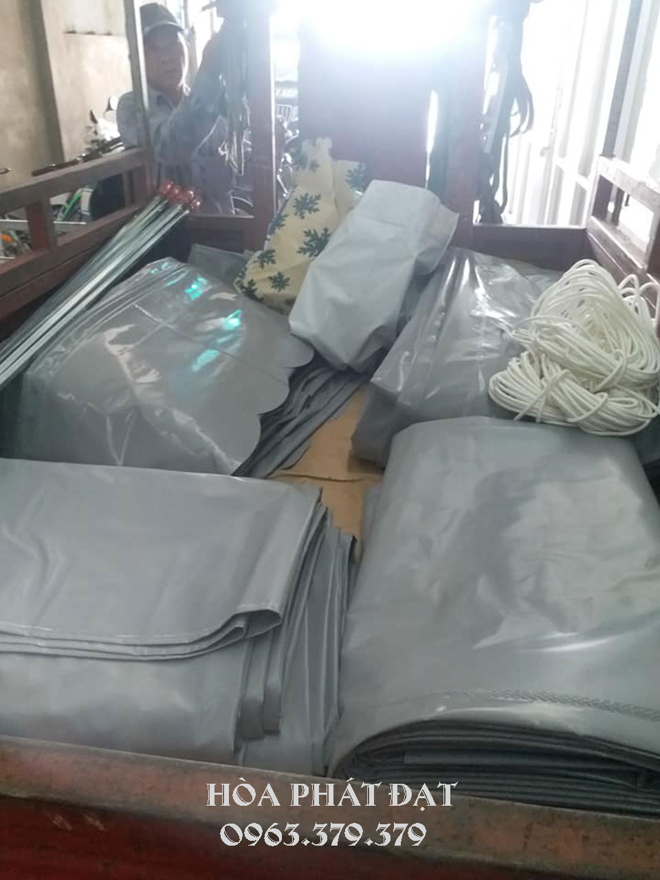 GIÁ BẠT MÁI XẾP LƯỢN SÓNG, BẠT MÁI CHE XẾP GIÁ BAO NHIÊU 1M, BẠT CHE HÒA PHÁT ĐẠT