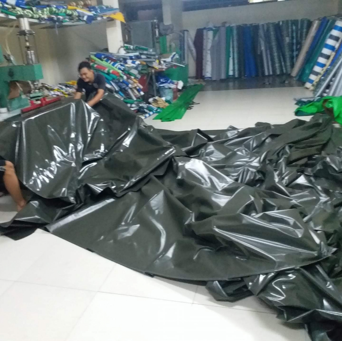 quy trình may ép bạt mái che tại kho xưởng