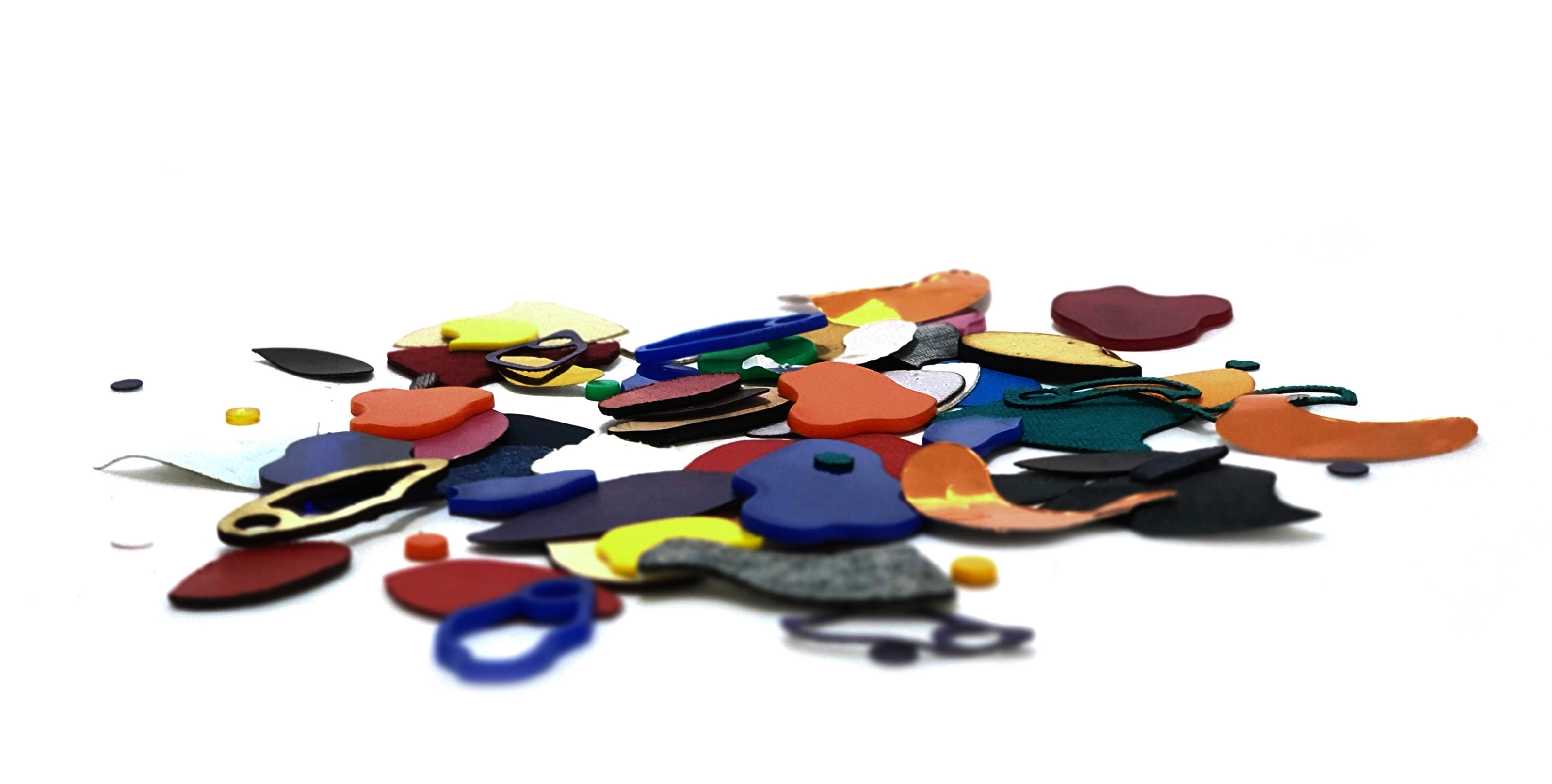 As graphic designers, we design visuals that can be printed on many surfaces using a variety of production techniques. Such as debossed fabric, embossed leather, engraved wood, embroidered plastic, and UV printed metals. According to the conducted literature and visual research, interviews, observations, field visits, and surveys, what is currently missing is not the materials, nor the production machines, neither the designers’ passion for exploration, but rather a lack of a compiled reference. It is not rare to use materials for graphic design projects, nor that designers are ignorant of the fact that it is possible. It is simply the fact that there isn’t a source that collects them all in one place. Instead of using the world as a catalog and to make choosing materials handy, I decided to collect the available local materials and production techniques for graphic design into individual swatch books, put together into a functional package.(Click/tap to navigate👇)