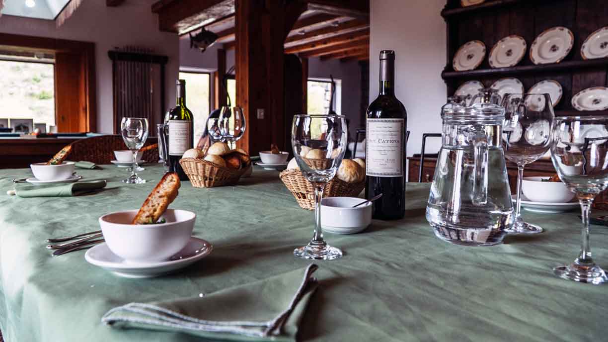 Fishing lodge big table