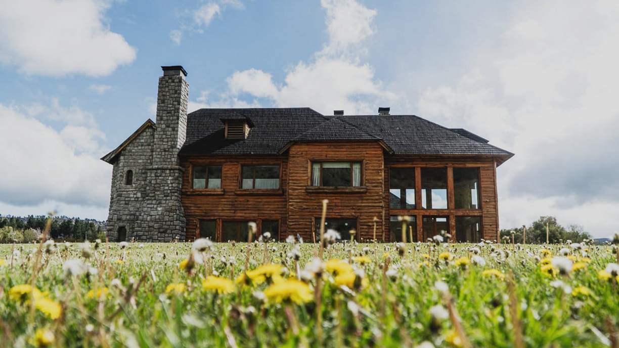 Bravo Sur Lodge facade on the prairie