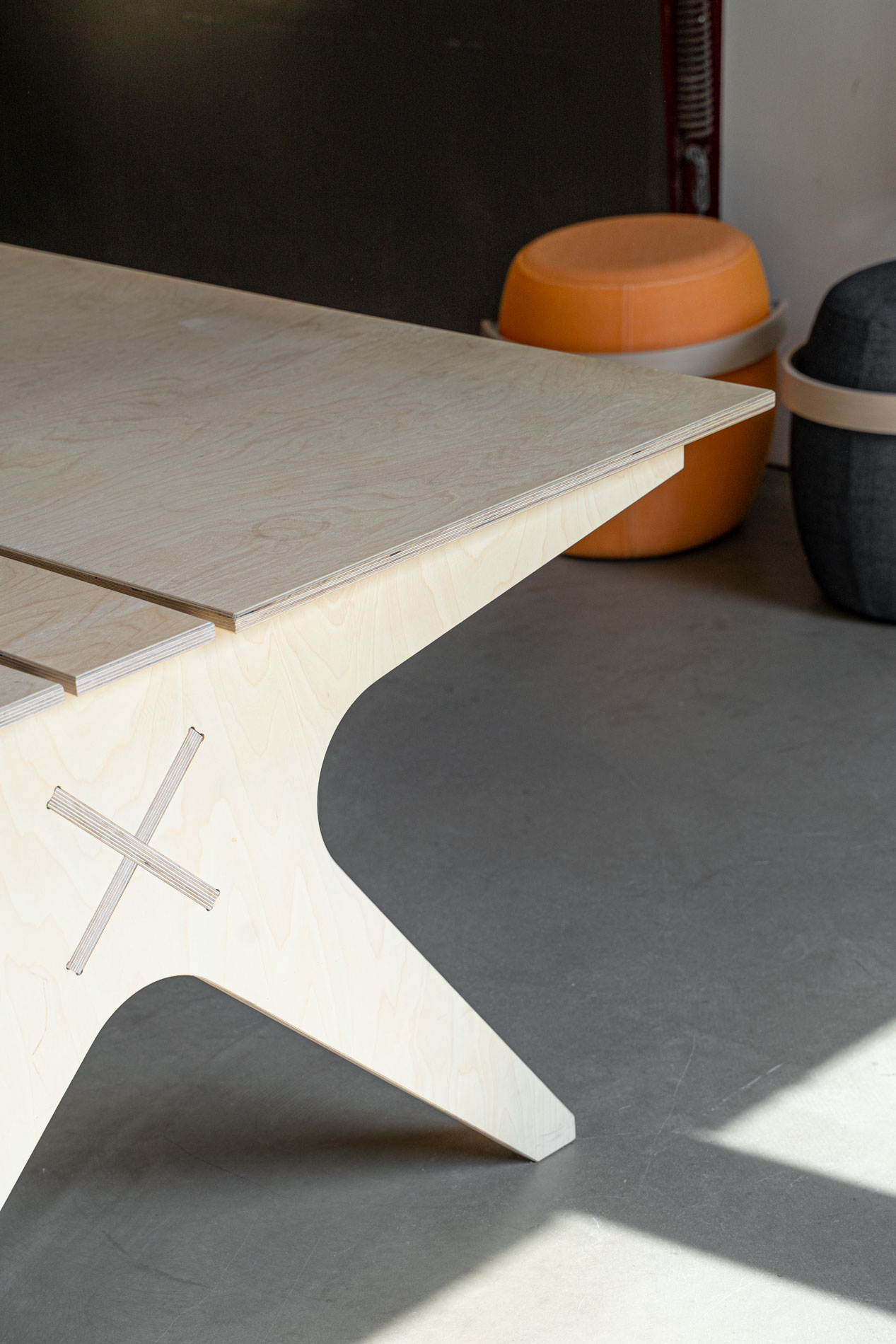 Nahaufnahme von Lean Desk von Opendesk