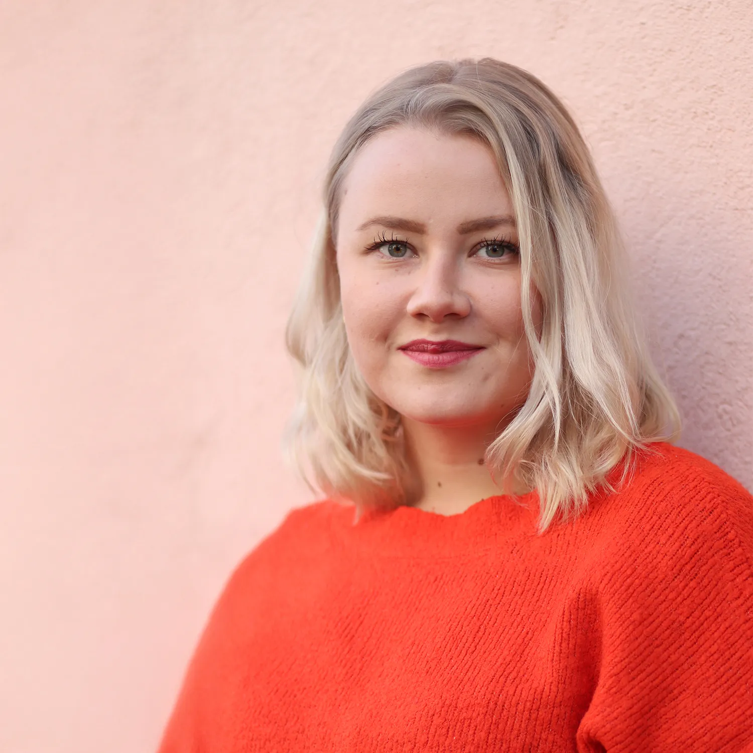 Muotokuva Anniina Hovi, Luomispisteen graafisesta suunnittelijasta.