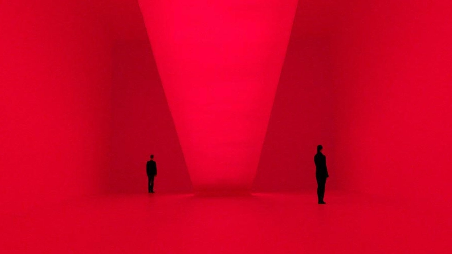 women questioning herself