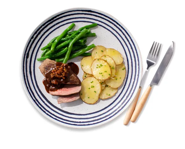 Sirloin steak with potatoes and greenbeans