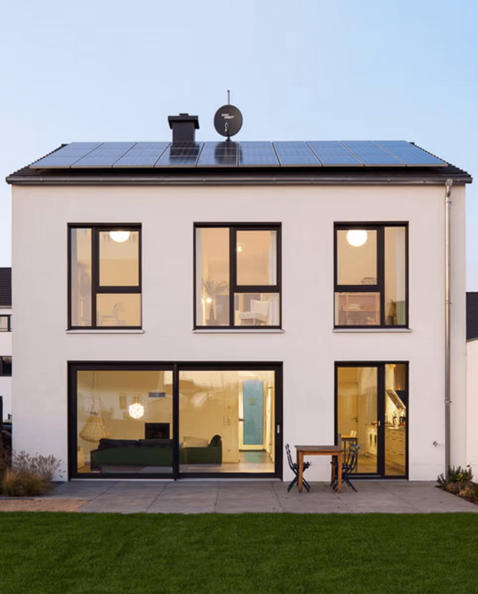 Maison avec panneaux photovoltaïques installés par I.ON Energy Services
