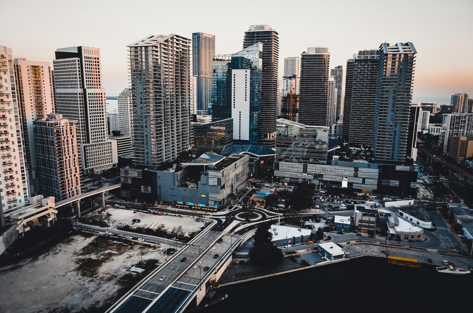 Image of urban landscape which has unique air pollution . Image provided by Felipe Simo on Unsplash. 