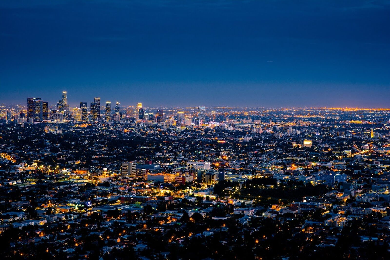 Image of Los Angeles at night, a city with air pollution. Image provided by Henning Witzel on Unsplash.