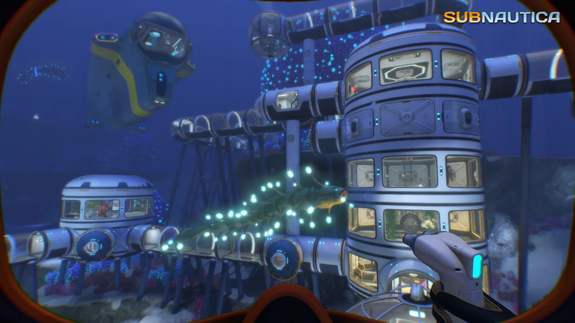 Subnautica screenshot depicting an underwater player base