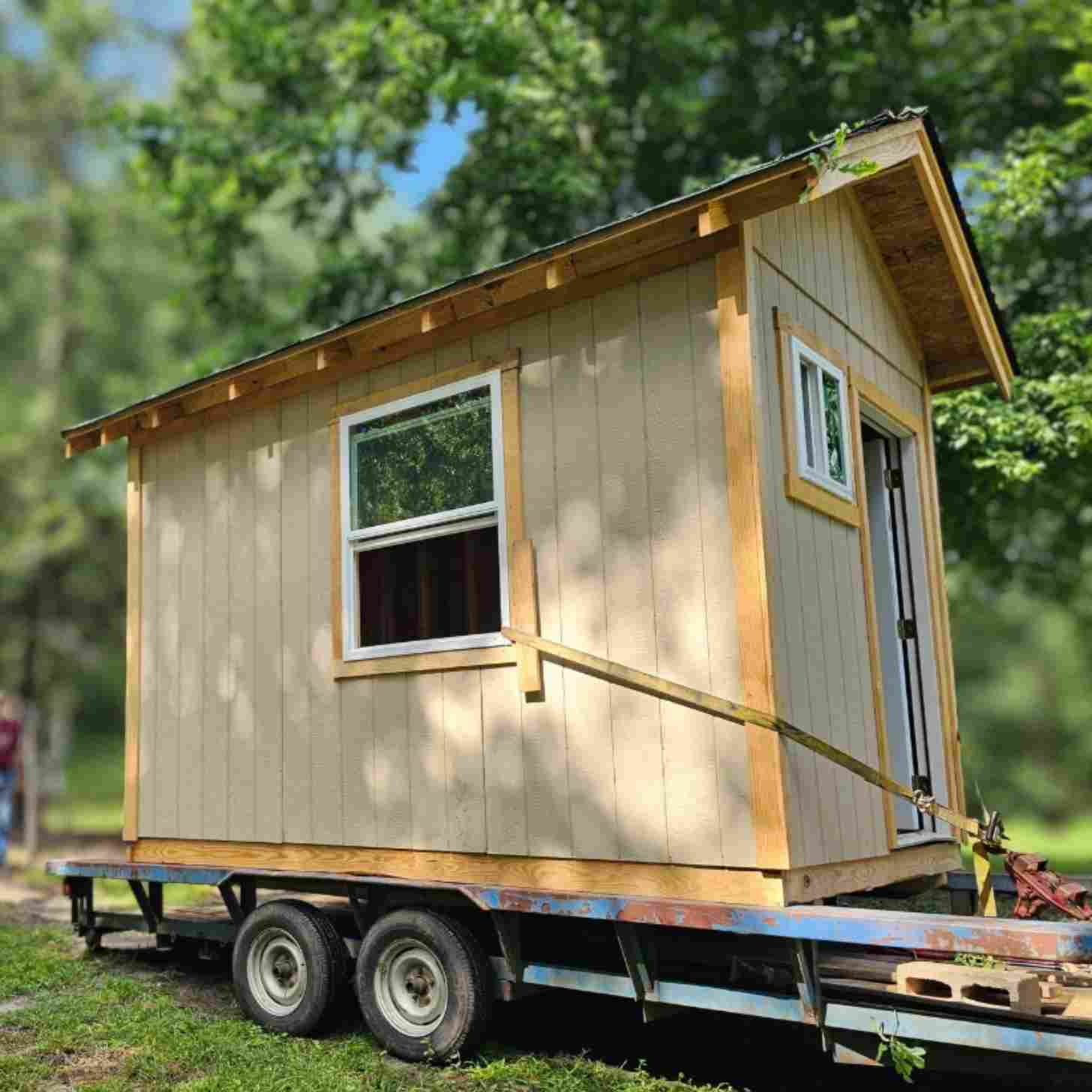 A tiny home on the back of a tractor hookup.