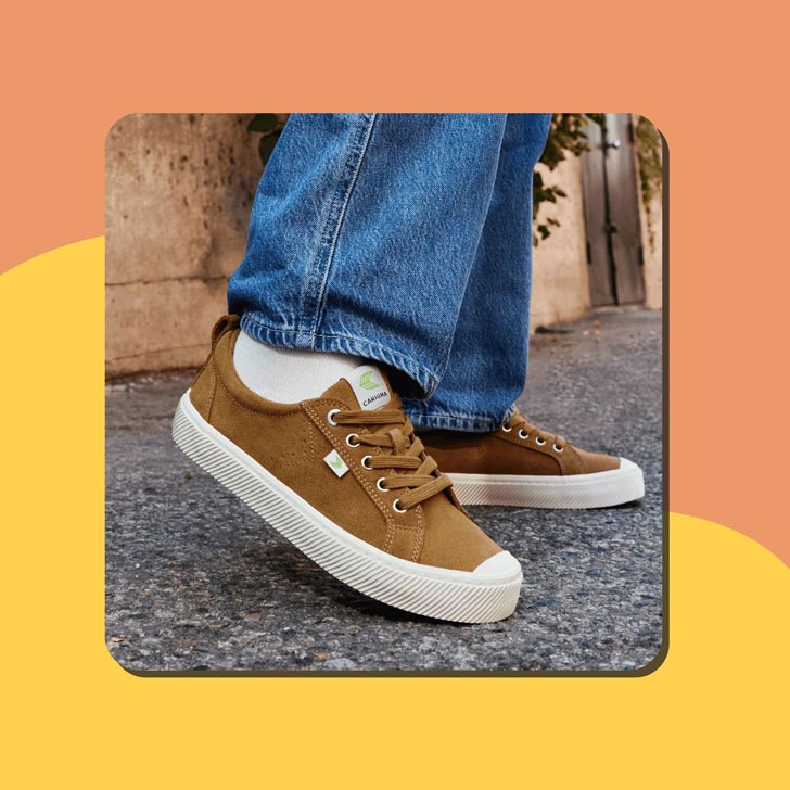 Light brown sneakers from Cariuma