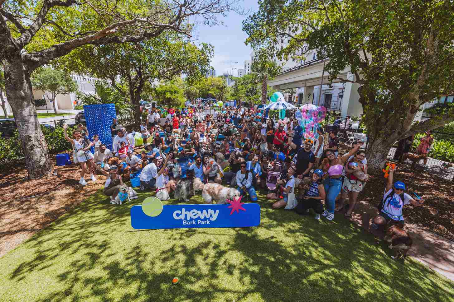 Hundreds of people and dogs take a group photo in Florida