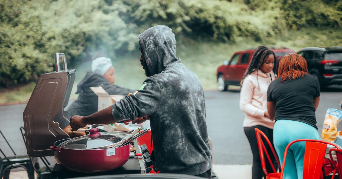 A family has a cookout 