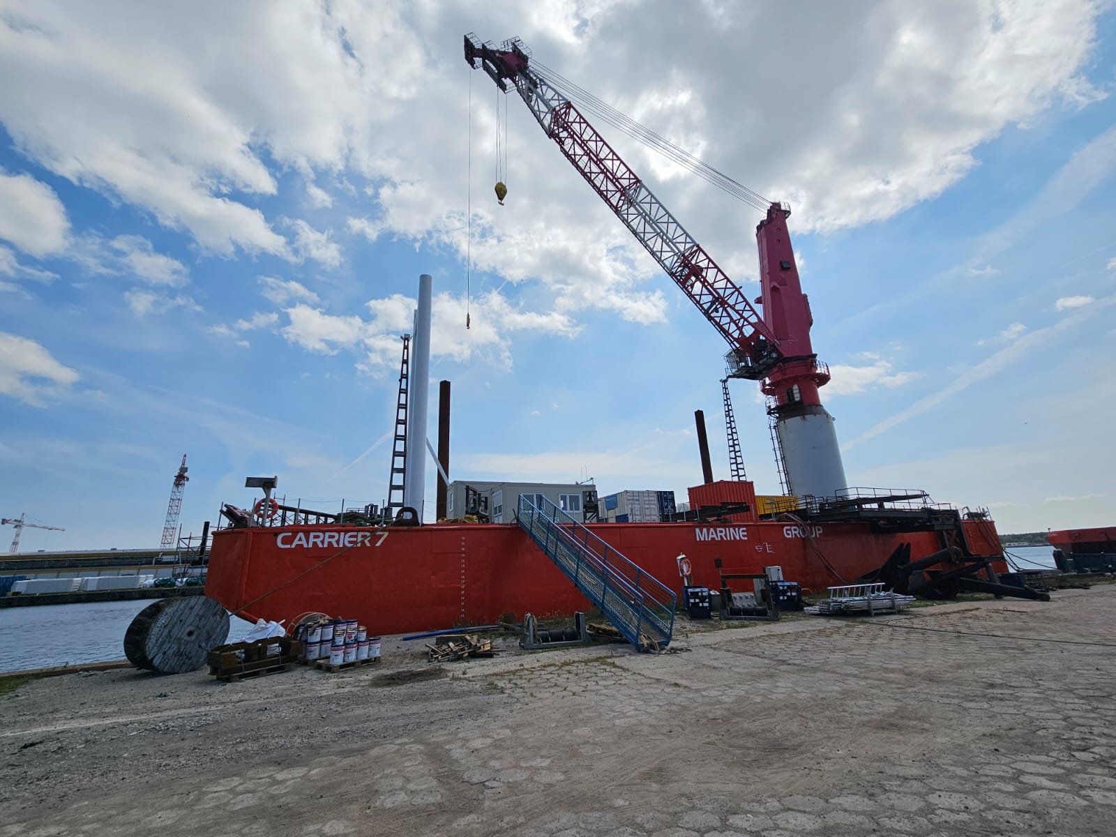 Carrier 7 MacGreggor Crane