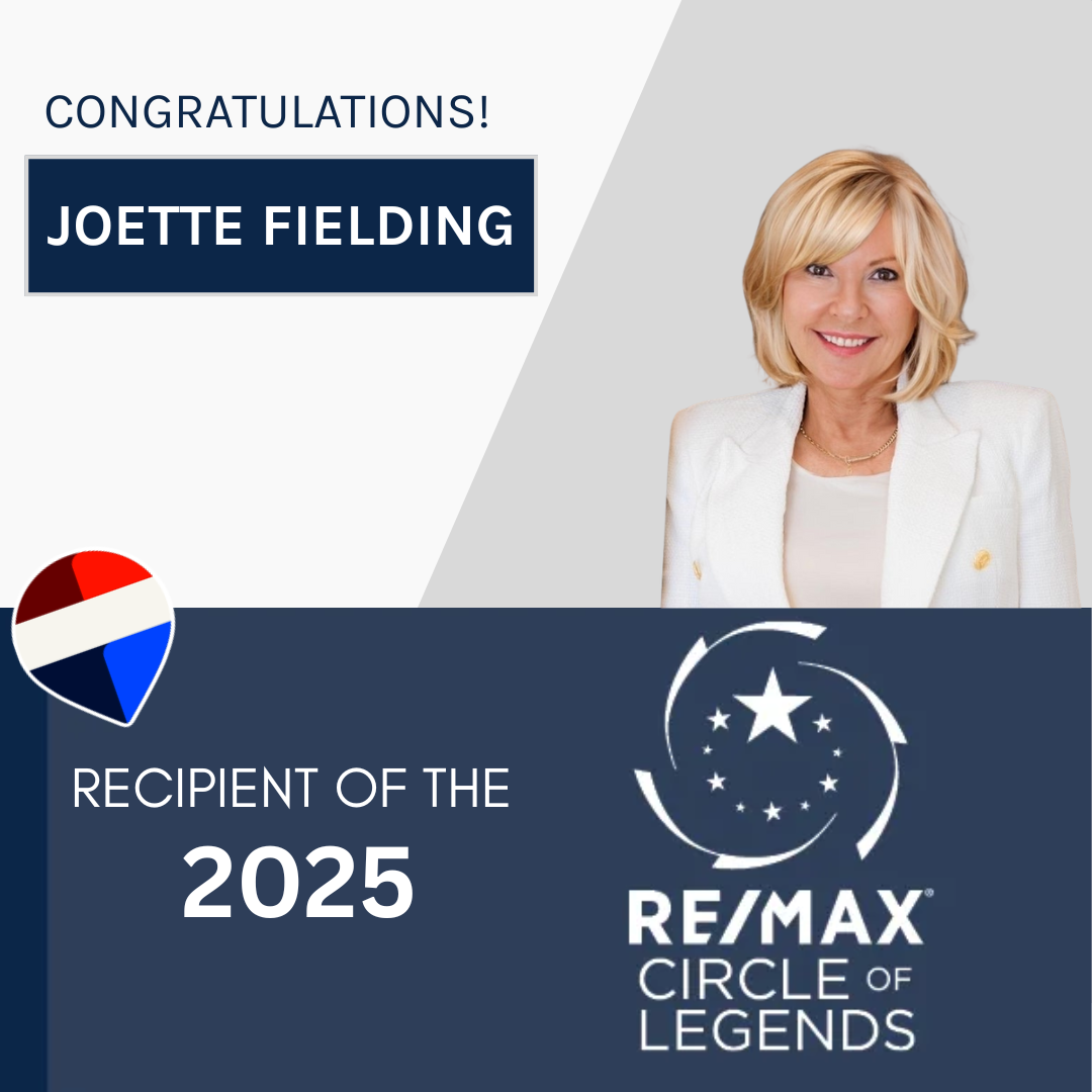 Joette & Jelena sitting