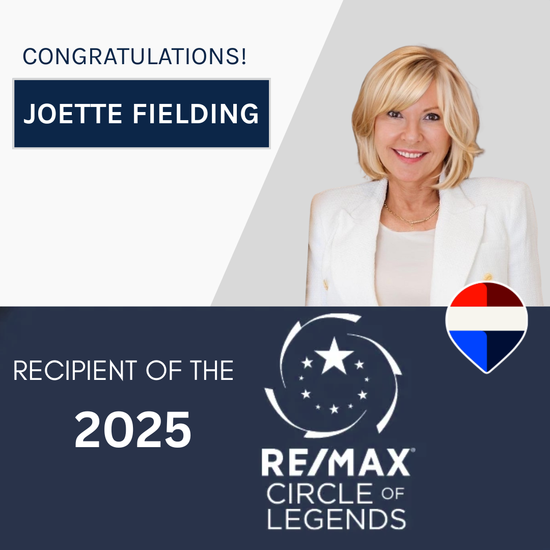 Joette & Jelena sitting