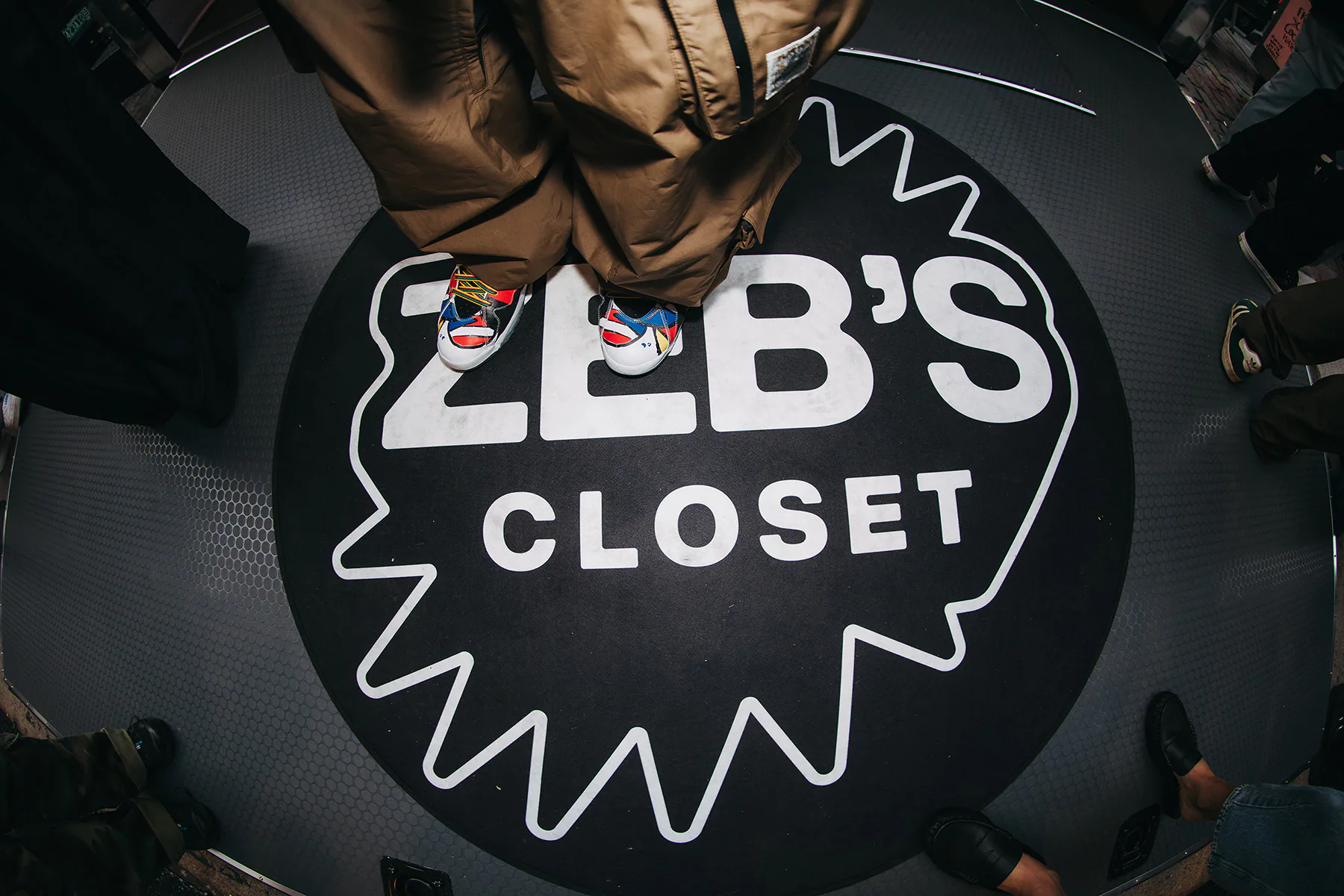 Burton : Zeb's Closet