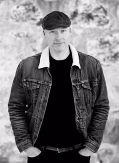 Forfatterportrett av prisvinnaren Torgeir Ekerholt Sæveraas