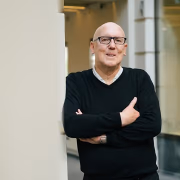 Forfatterportrett av Odd Klippenvåg.