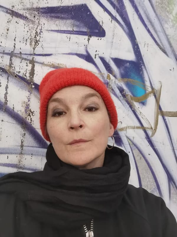 Språket som hendelse: Monologen som møtested mellom det performative og det litterære