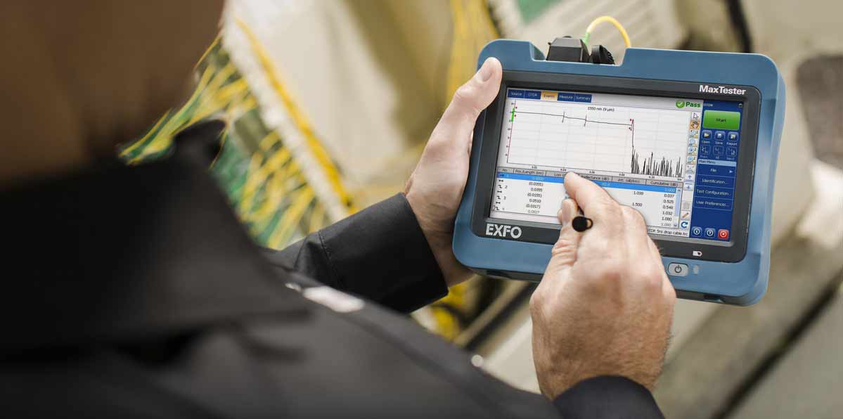 OTDR measurement with a user-friendly, portable device.