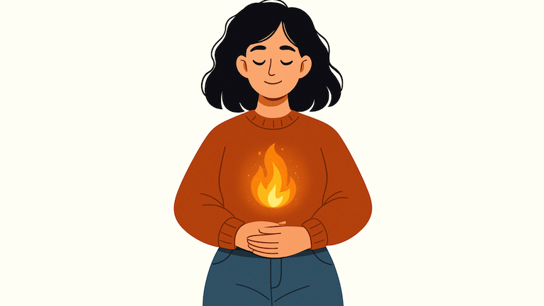 Blije vrouw met brandend vuurtje in buik – symbool voor goed werkende vertering en stromende Qi-energie