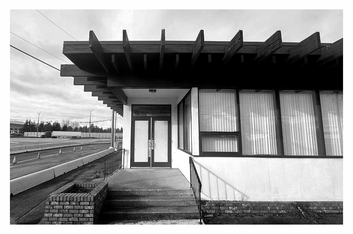 Old PCB office building at the Pacific Hwy border crossing - 1970s - 1980s
