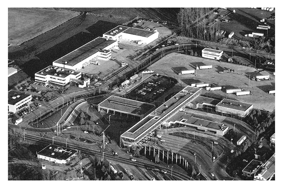Pacific Hwy border crossing arial view showing the PCB headquarters