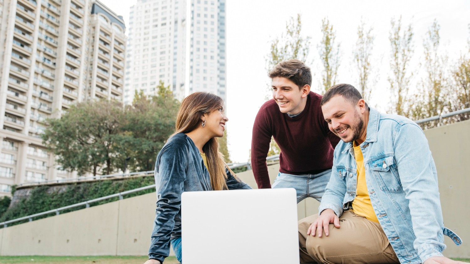 Create Online Courses That Actually Work (Without Tech Overload)