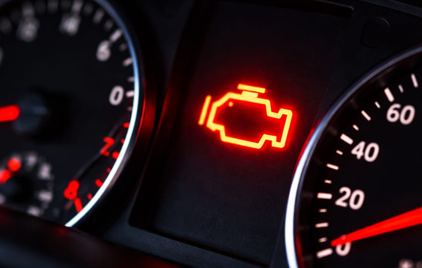 cervena-kontrolka-motoru-kdy-okamzite-zastavit