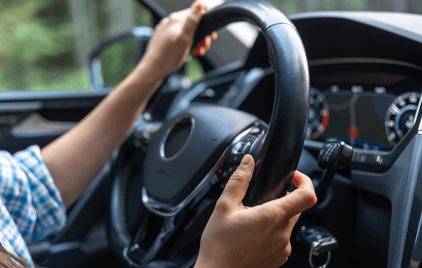 proc-se-pri-brzdeni-trese-volant