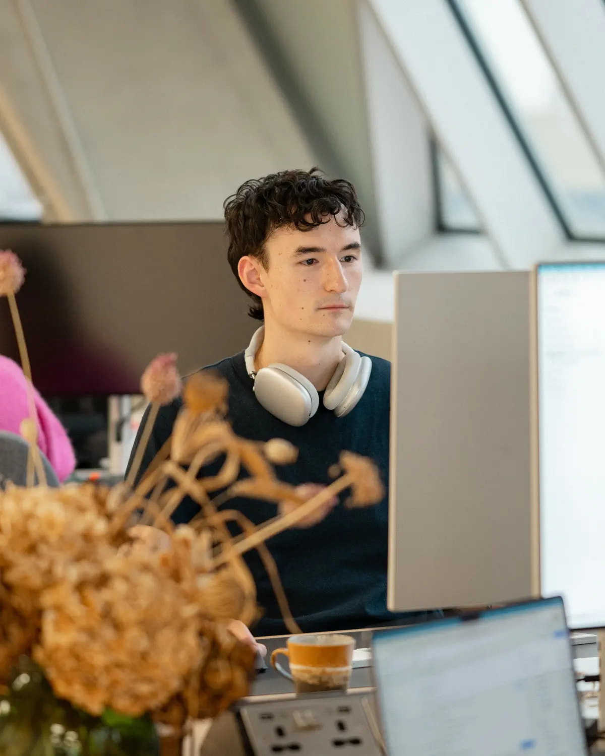 Leon in the New Genre office