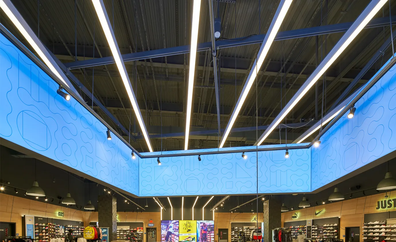 mirror pedestal displays created by Infinity Images